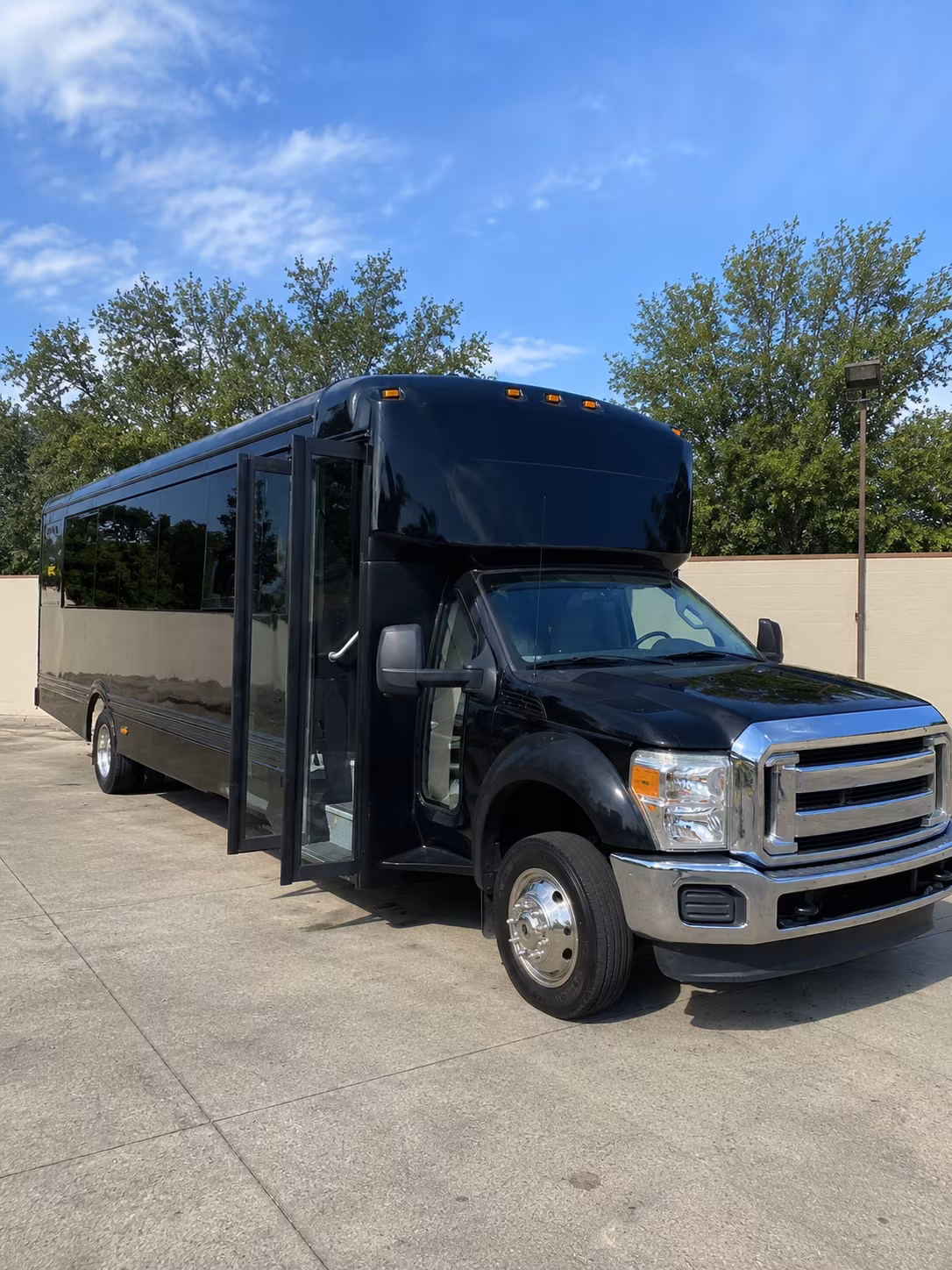 15 Passenger Party Bus Exterior